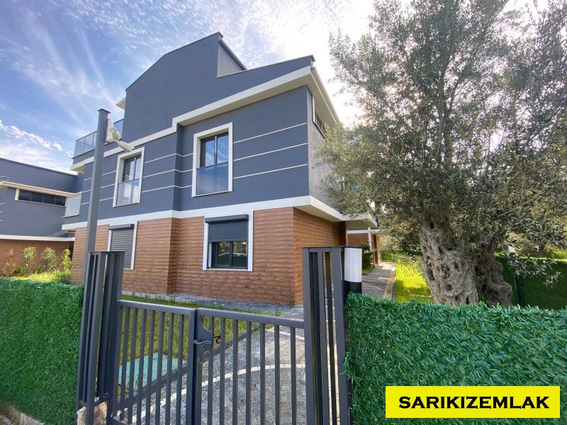 Edremit Güre Mah`da5+1  Villa. - 2